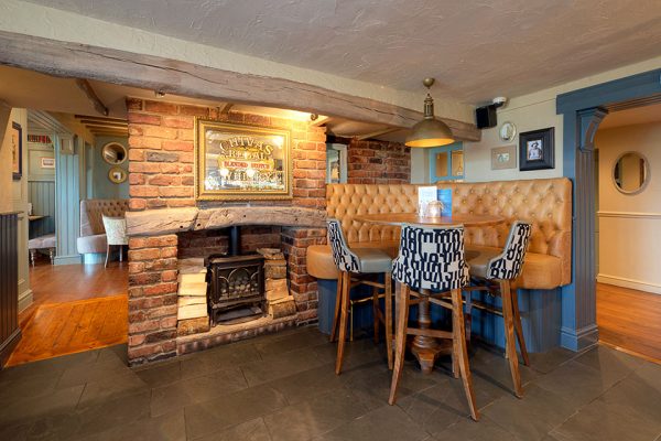 The Boat House - a friendly pub for drinks and eating out in Neston, Merseyside.